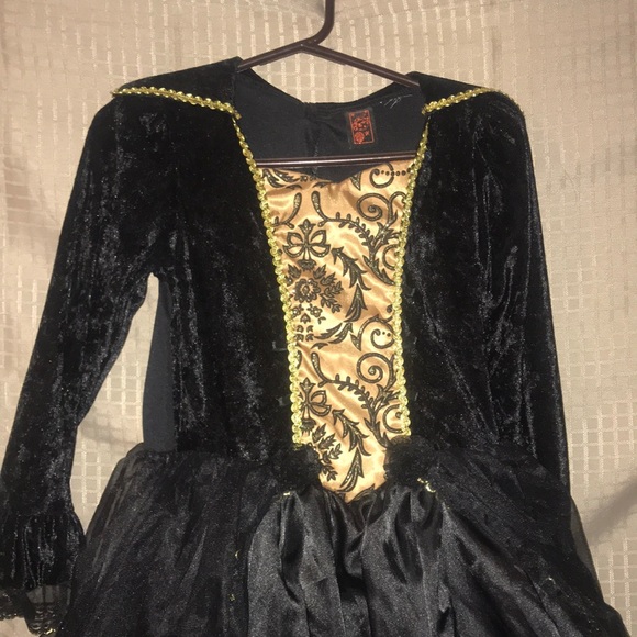 Children’s Medieval Gown- Costume - Picture 3 of 6